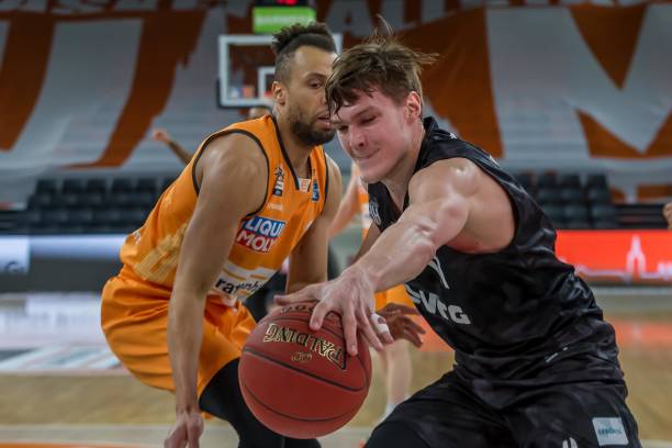 自己在场上 自己在场上